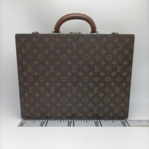 LOUIS VUITTON 无