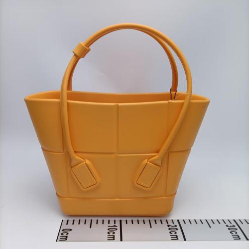 Bottega Veneta 无
