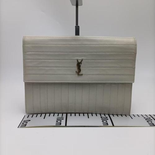 YVES SAINT LAURENT 无