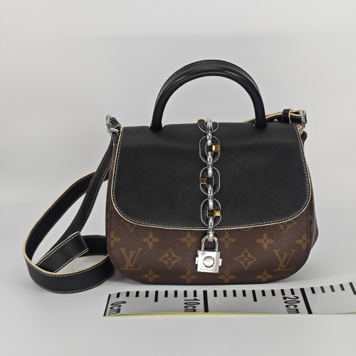 LOUIS VUITTON 包体外部轻微使用痕迹(S)