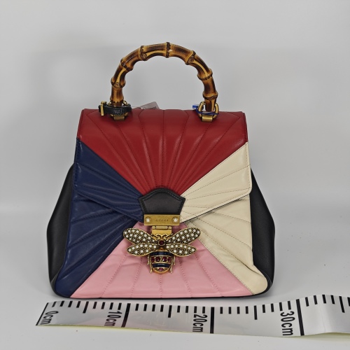 GUCCI 玛格丽特蜜蜂双肩包,内部褪色和污渍（S)