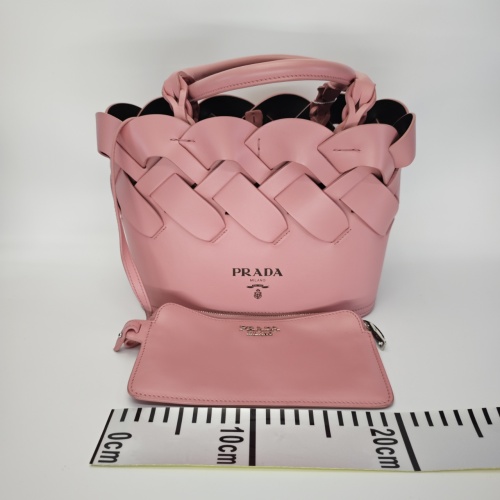 PRADA 单肩包，包体外部轻微使用痕迹(S)