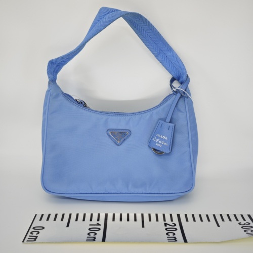 PRADA 包，包体外部轻微使用痕迹(S)