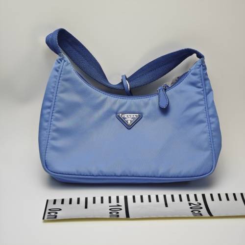 PRADA 包，包体外部轻微使用痕迹(S)